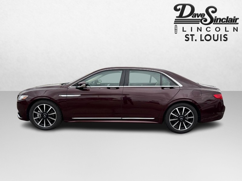 Lincoln Continental Vehicle Full-screen Gallery Image 09