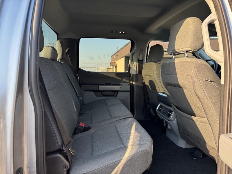 Ford F-150 Vehicle Full-screen Gallery Image 12