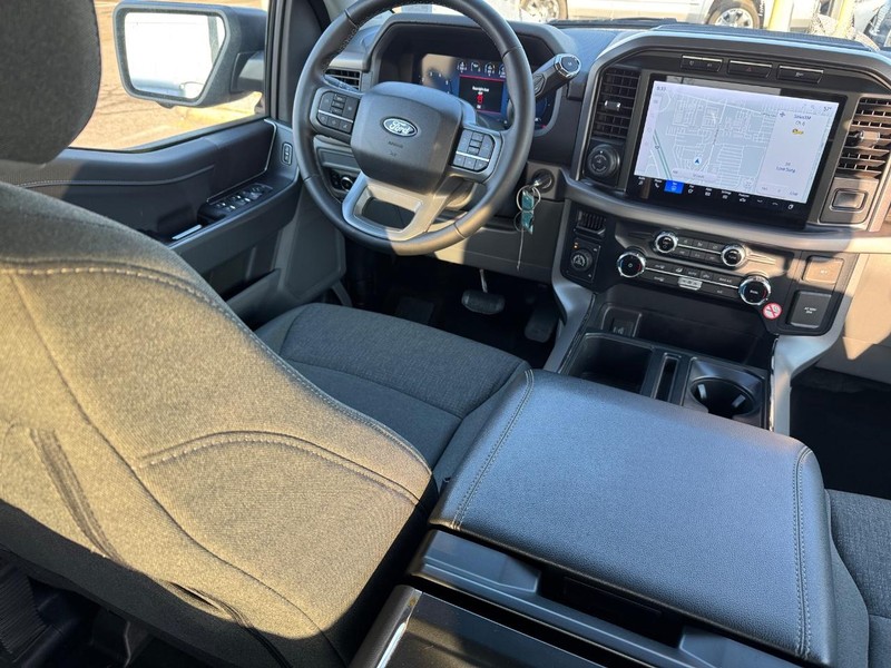 Ford F-150 Vehicle Full-screen Gallery Image 13