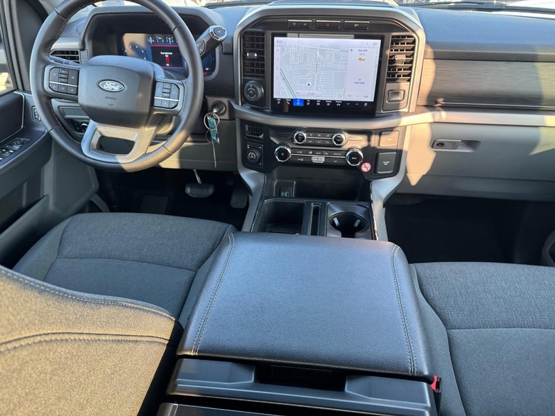 Ford F-150 Vehicle Full-screen Gallery Image 14