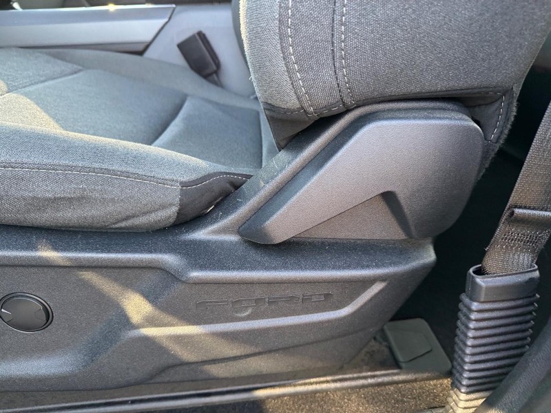 Ford F-150 Vehicle Full-screen Gallery Image 16