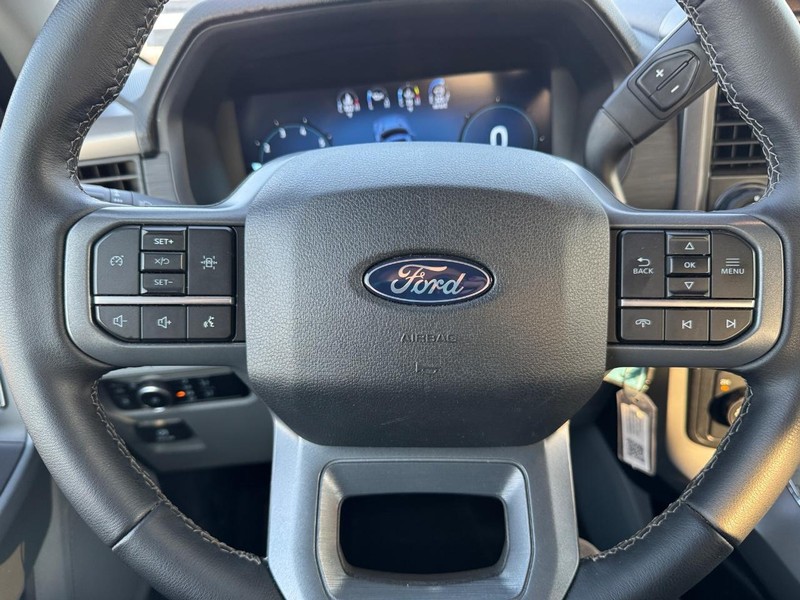 Ford F-150 Vehicle Full-screen Gallery Image 18