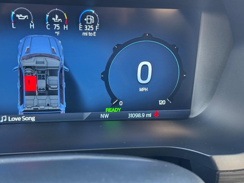 Ford F-150 Vehicle Full-screen Gallery Image 23