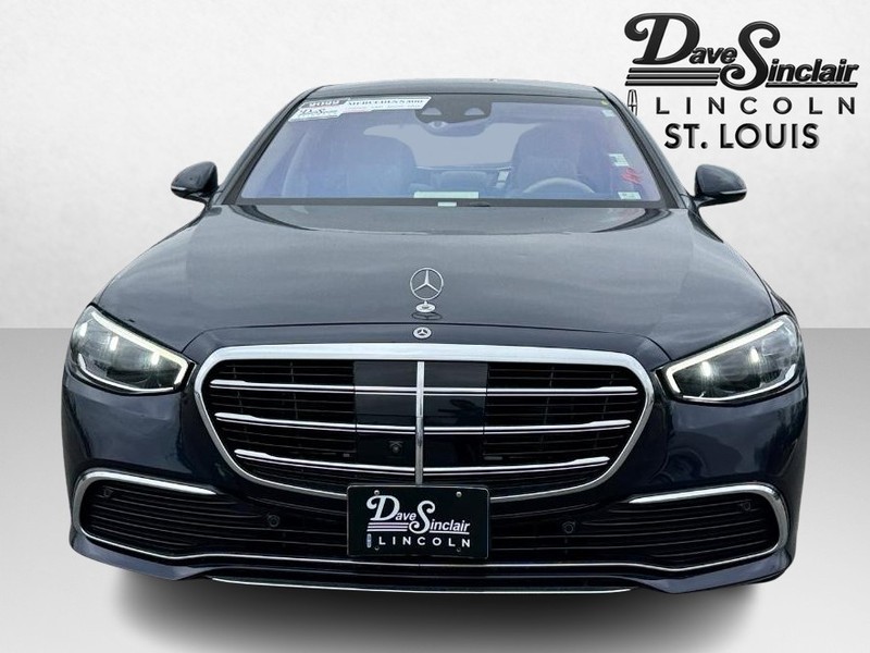 Mercedes-Benz S-Class Vehicle Full-screen Gallery Image 02