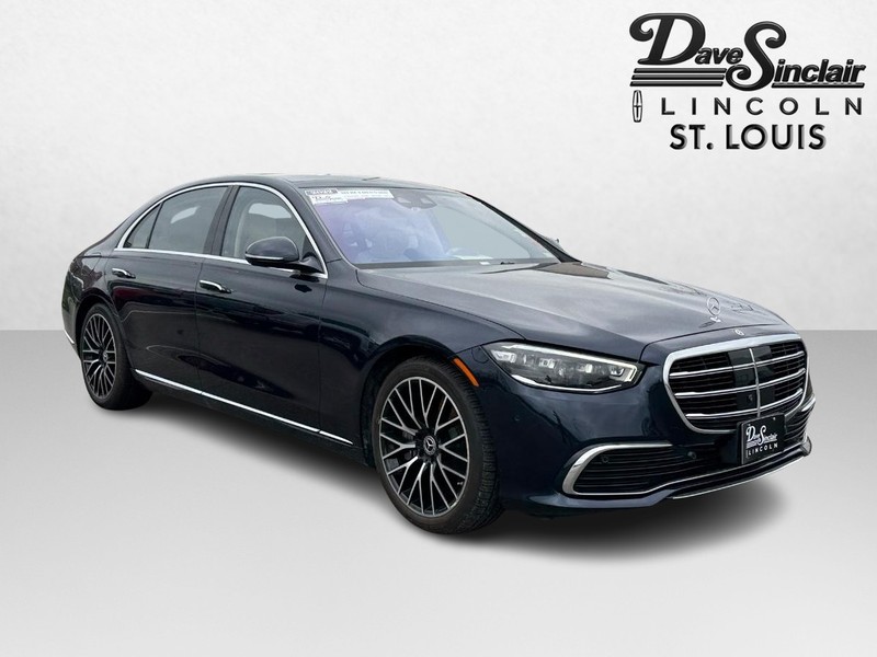 Mercedes-Benz S-Class Vehicle Full-screen Gallery Image 03