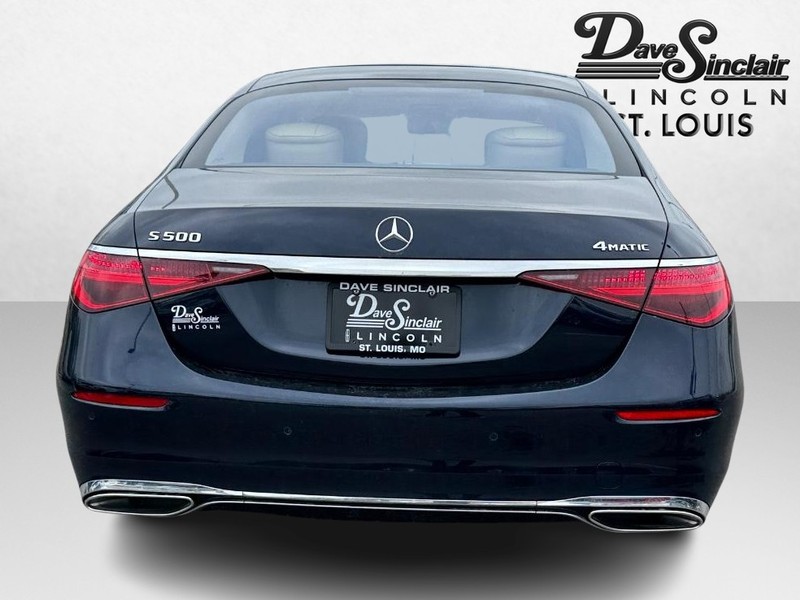 Mercedes-Benz S-Class Vehicle Full-screen Gallery Image 06