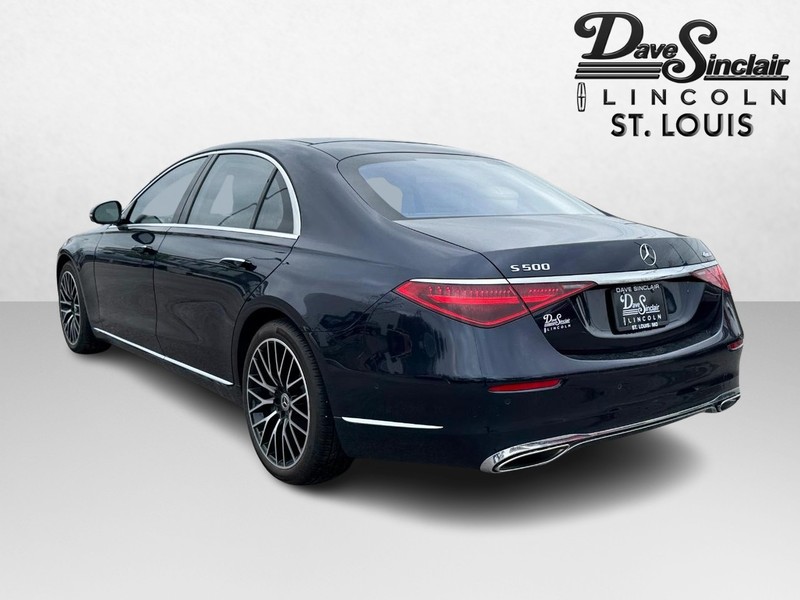 Mercedes-Benz S-Class Vehicle Full-screen Gallery Image 07