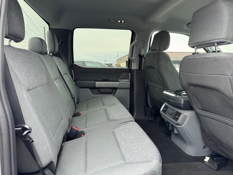 Ford F-150 Vehicle Full-screen Gallery Image 12