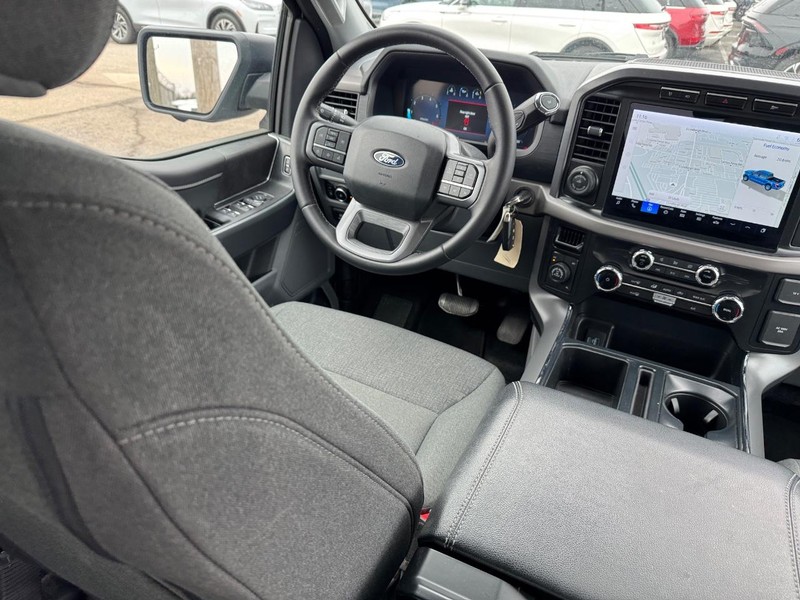 Ford F-150 Vehicle Full-screen Gallery Image 13