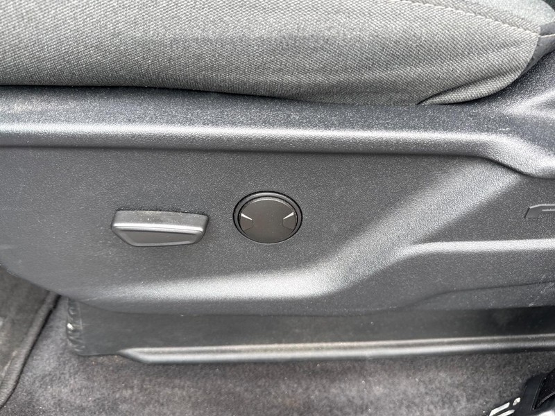 Ford F-150 Vehicle Full-screen Gallery Image 16