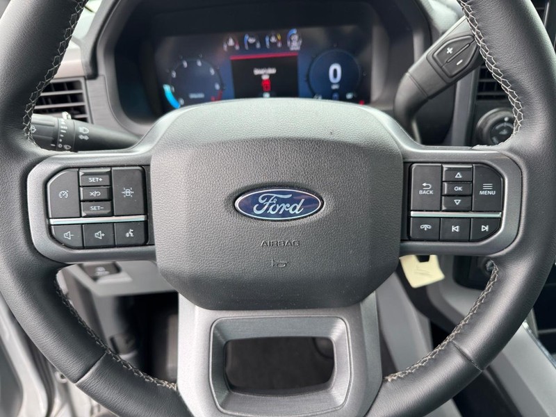 Ford F-150 Vehicle Full-screen Gallery Image 18