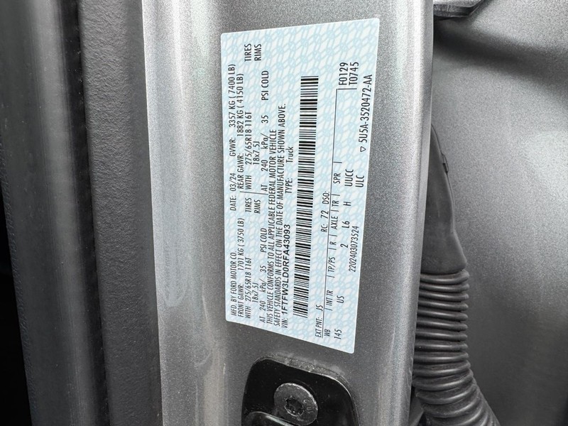 Ford F-150 Vehicle Full-screen Gallery Image 24