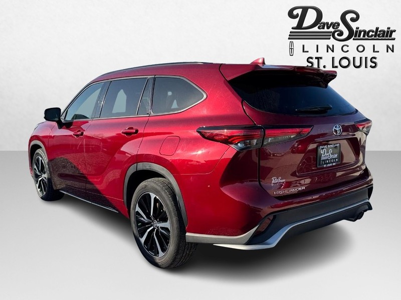 Toyota Highlander Vehicle Full-screen Gallery Image 07