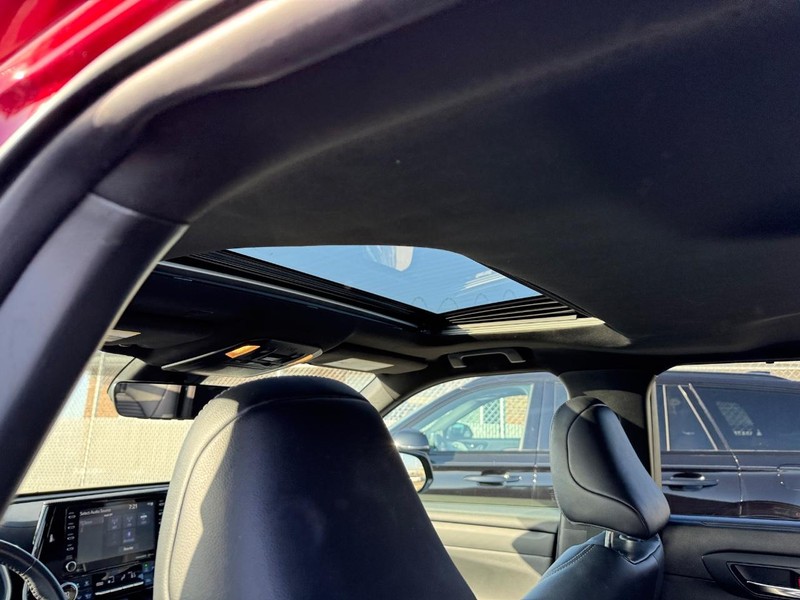 Toyota Highlander Vehicle Full-screen Gallery Image 12