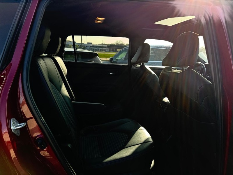 Toyota Highlander Vehicle Full-screen Gallery Image 16