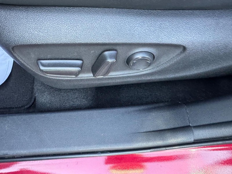 Toyota Highlander Vehicle Full-screen Gallery Image 20