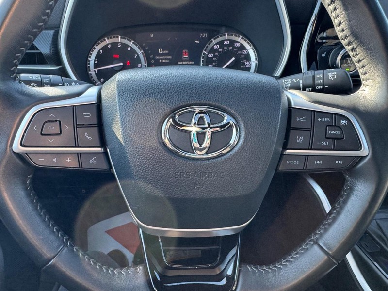 Toyota Highlander Vehicle Full-screen Gallery Image 22