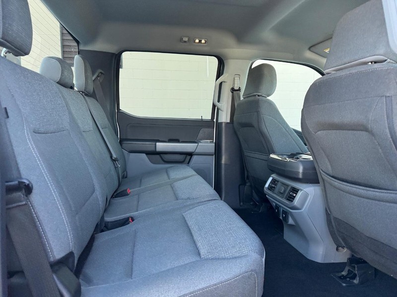 Ford F-150 Vehicle Full-screen Gallery Image 12