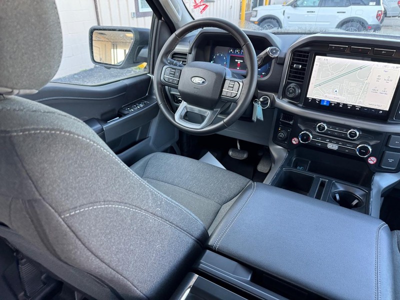 Ford F-150 Vehicle Full-screen Gallery Image 13