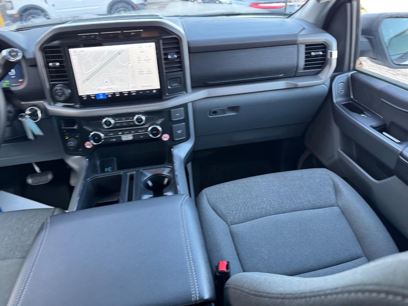 Ford F-150 Vehicle Full-screen Gallery Image 15