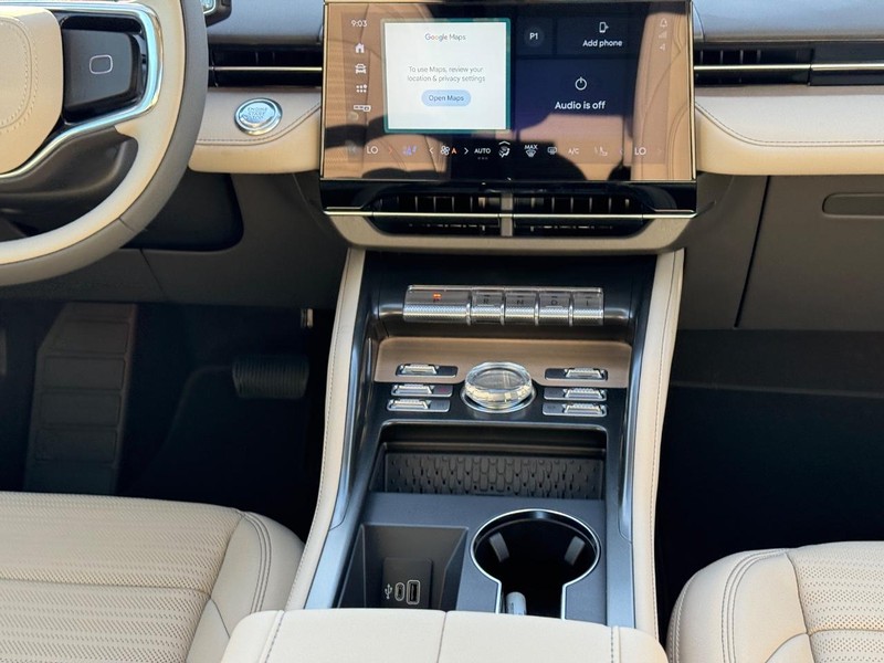 Lincoln Nautilus Vehicle Full-screen Gallery Image 18