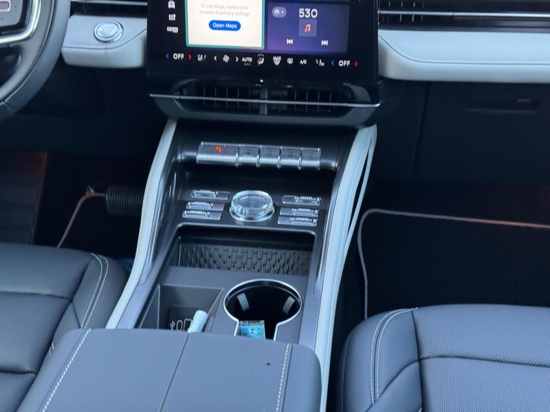Lincoln Nautilus Vehicle Full-screen Gallery Image 16