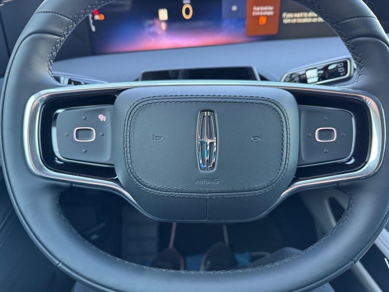 Lincoln Nautilus Vehicle Full-screen Gallery Image 20