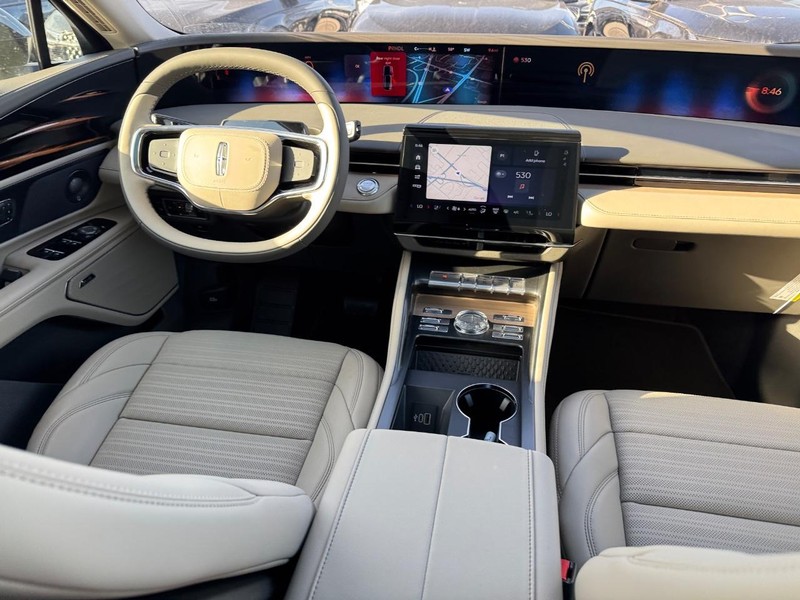 Lincoln Nautilus Vehicle Full-screen Gallery Image 15