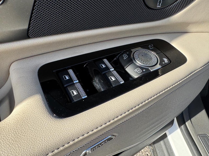 Lincoln Nautilus Vehicle Full-screen Gallery Image 18