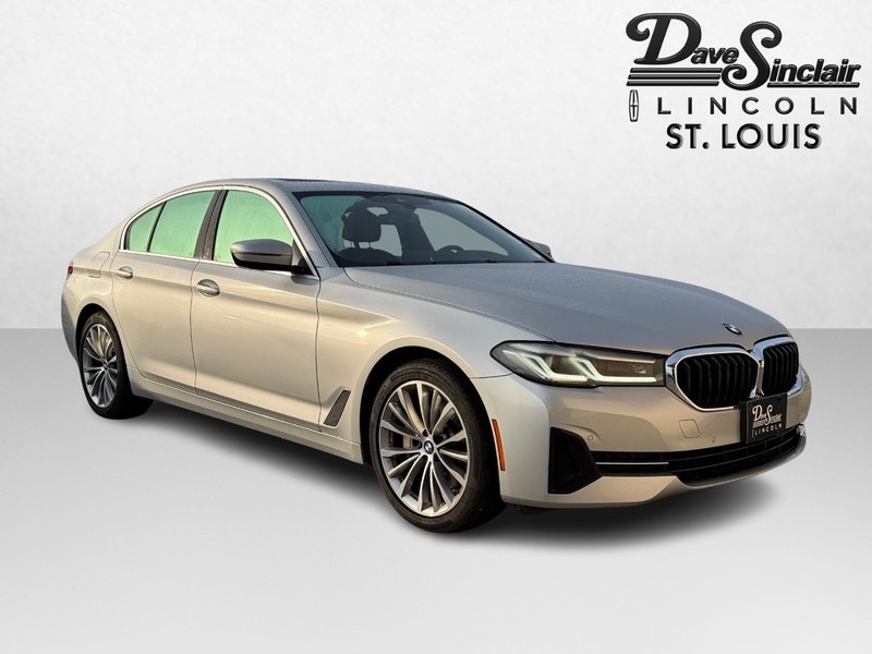 BMW 5 Series Vehicle Full-screen Gallery Image 03