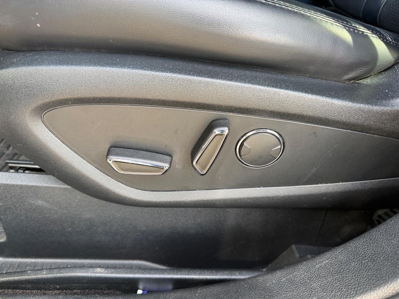 Lincoln Nautilus Vehicle Full-screen Gallery Image 16