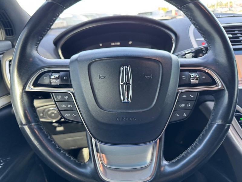 Lincoln Nautilus Vehicle Full-screen Gallery Image 19