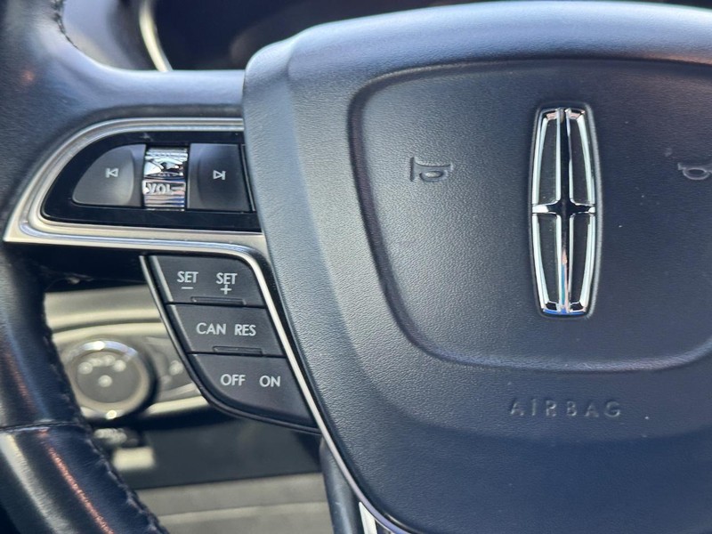 Lincoln Nautilus Vehicle Full-screen Gallery Image 20