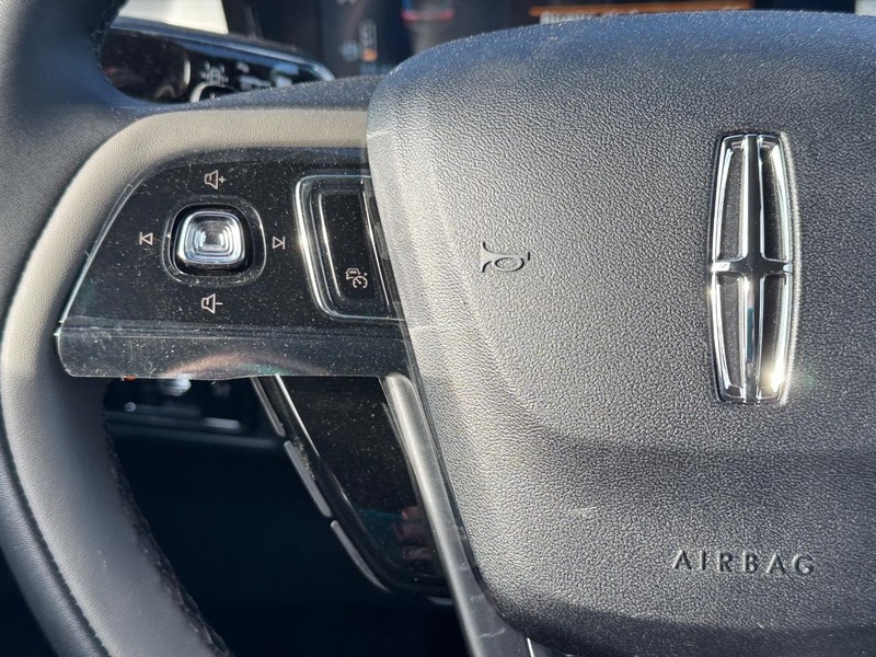 Lincoln Corsair Vehicle Full-screen Gallery Image 20