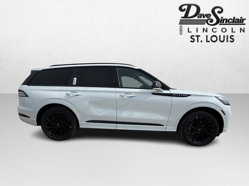 Lincoln Aviator Vehicle Full-screen Gallery Image 04