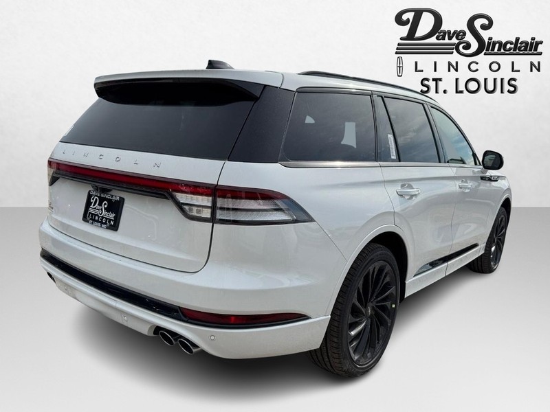 Lincoln Aviator Vehicle Full-screen Gallery Image 05