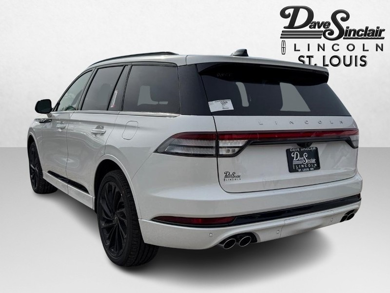Lincoln Aviator Vehicle Full-screen Gallery Image 07