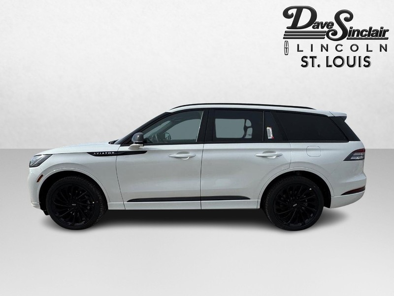 Lincoln Aviator Vehicle Full-screen Gallery Image 09