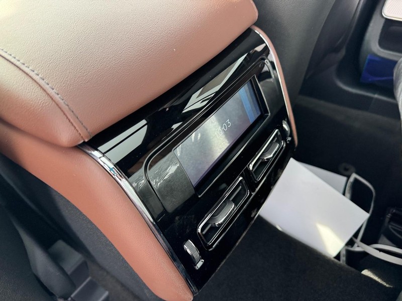 Lincoln Aviator Vehicle Full-screen Gallery Image 13