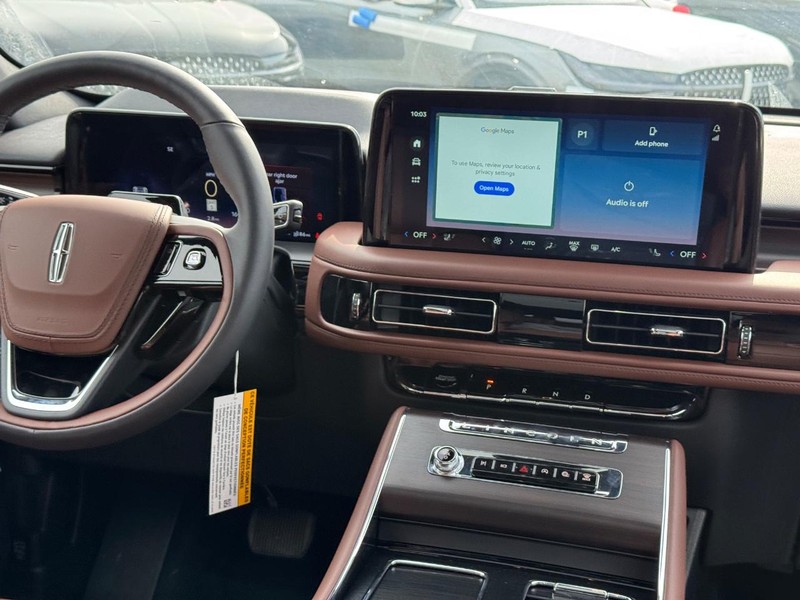 Lincoln Aviator Vehicle Full-screen Gallery Image 18