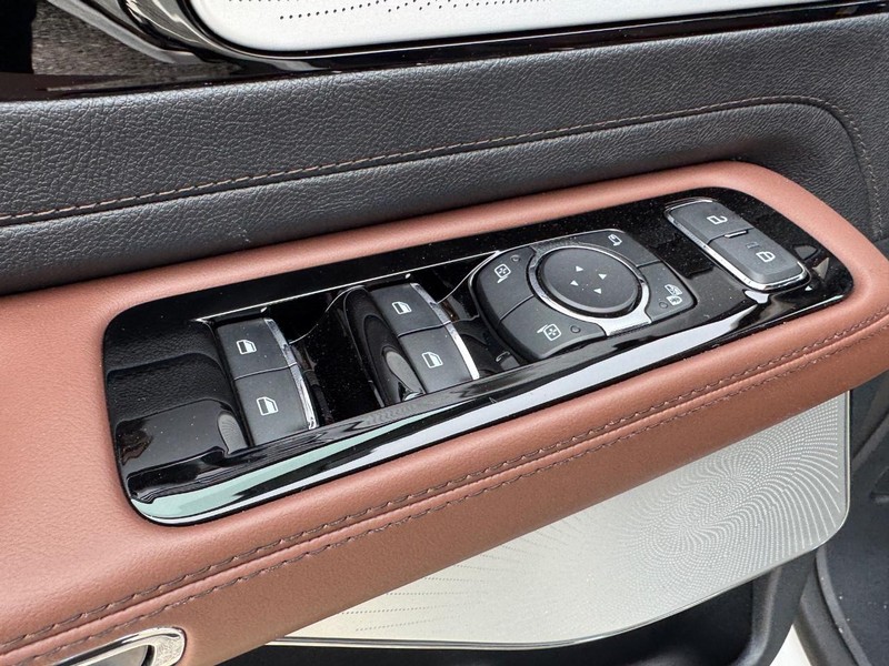Lincoln Aviator Vehicle Full-screen Gallery Image 21