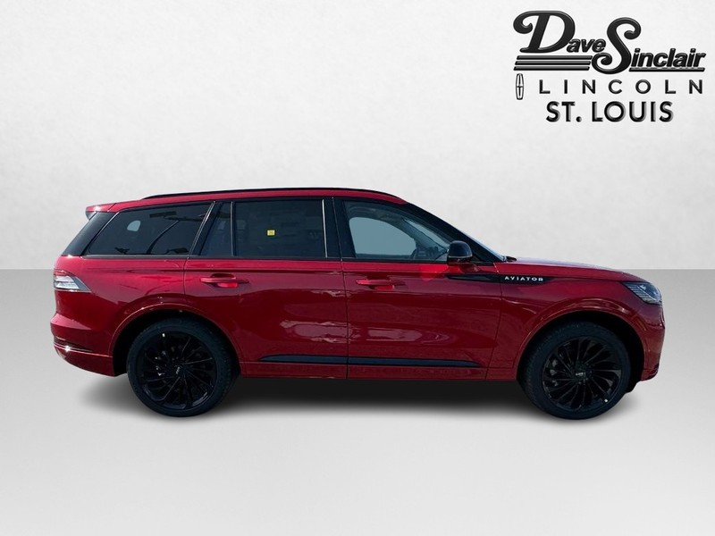 Lincoln Aviator Vehicle Full-screen Gallery Image 04