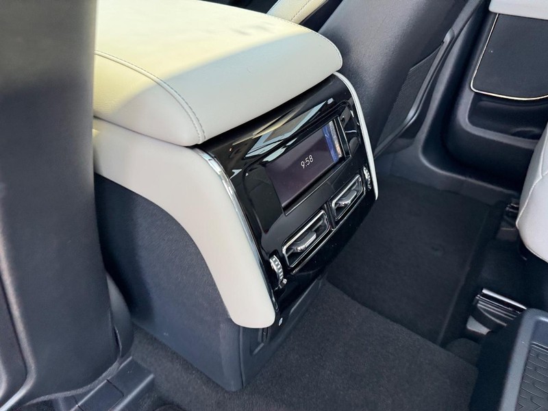 Lincoln Aviator Vehicle Full-screen Gallery Image 13