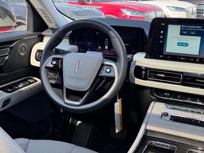 Lincoln Aviator Vehicle Full-screen Gallery Image 17