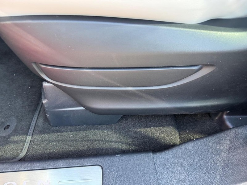 Lincoln Aviator Vehicle Full-screen Gallery Image 21