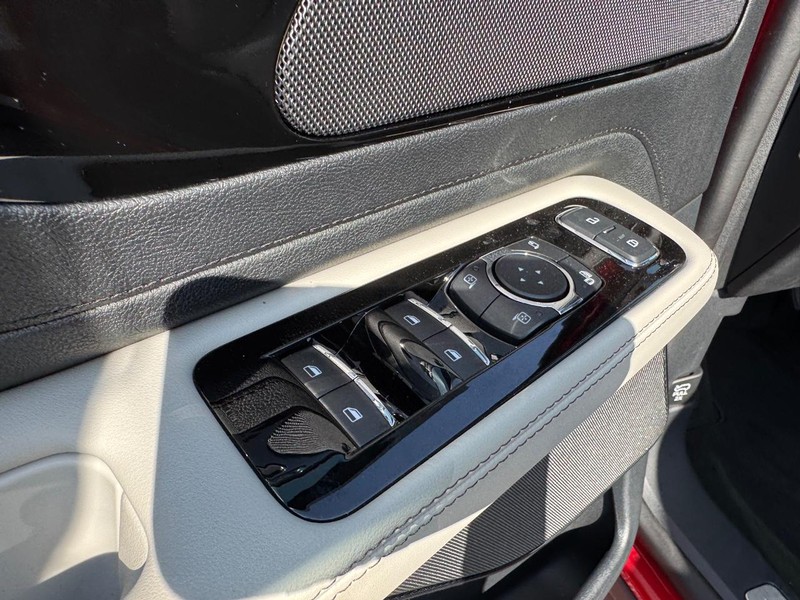 Lincoln Aviator Vehicle Full-screen Gallery Image 22
