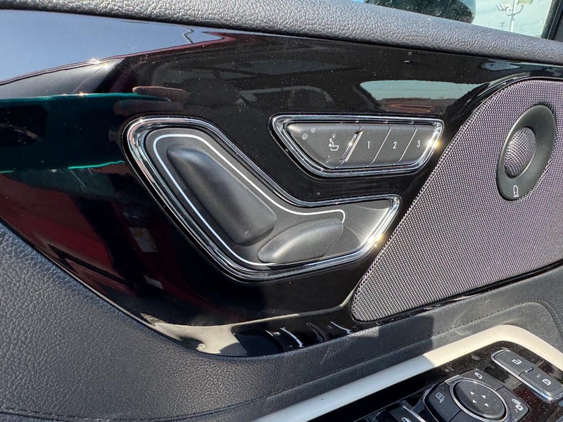 Lincoln Aviator Vehicle Full-screen Gallery Image 23