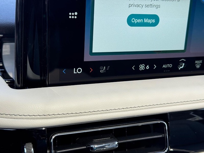 Lincoln Aviator Vehicle Full-screen Gallery Image 27