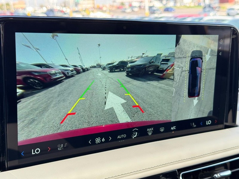 Lincoln Aviator Vehicle Full-screen Gallery Image 28