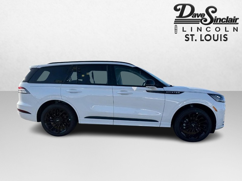 Lincoln Aviator Vehicle Full-screen Gallery Image 04